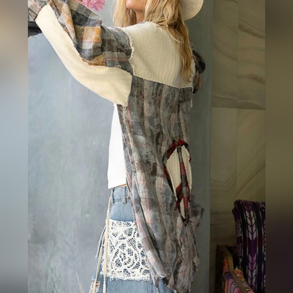POL Peace Sign Patched Button Down Oversized Long Shirt. Sz M. NWOT - Picture 3 of 9
